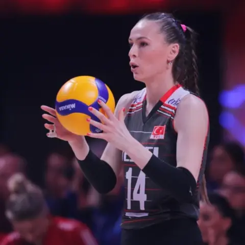 Voleybol Ekipmanları: Kaptan Eda Erdem'den İlham Almak